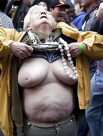 Topless mature lass is exposing her hot lines on camera