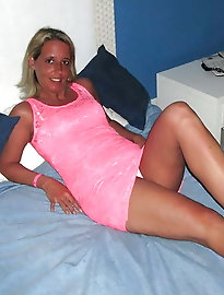 Adorable bitch in her solo play