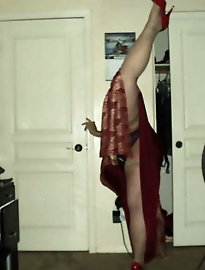 French older cougar is posing almost naked