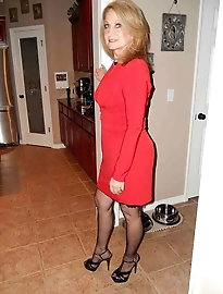 Top-notch experienced granny is exposing her hot body on picture