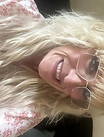 Lustful old gilf gets naked