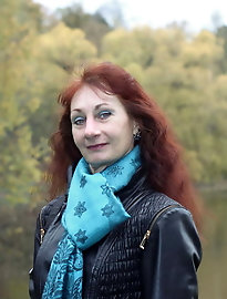 Mature GF takes off provocative clothes