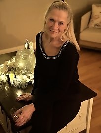 Hot MILF Tia posing in pink underwear for a photo session