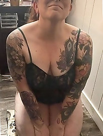 Chubby mature cougars are giving pussy