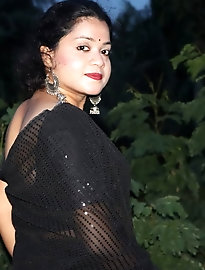 Dazzling older girl is fingering herself