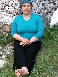 Turkish arab hijab muslim feet foot ass spy amateur expose