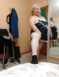 Experienced gilf is touching herself