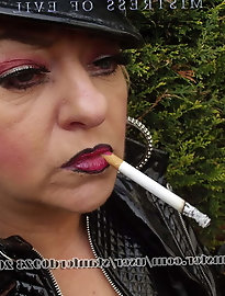 Nasty mature babe is teasing like a pro