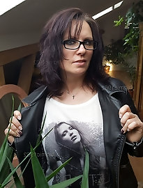 Felet in red nylon stayups