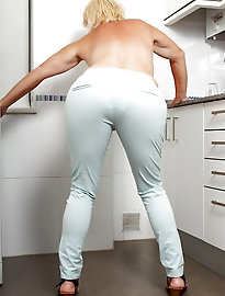 Busty MILF Melissa rides a cock