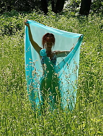 Game with a green cloth in the wind