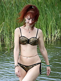 Aged woman is posing seminaked for cash