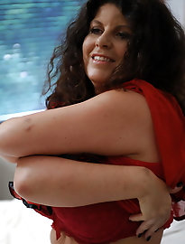 European mature mama dreaming about young hard cock