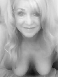 The dangling breasts of the attractive wife